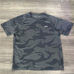 Under Armour Loose Fit Camo T-Shirt Gray Camo Print XXL Performance Used